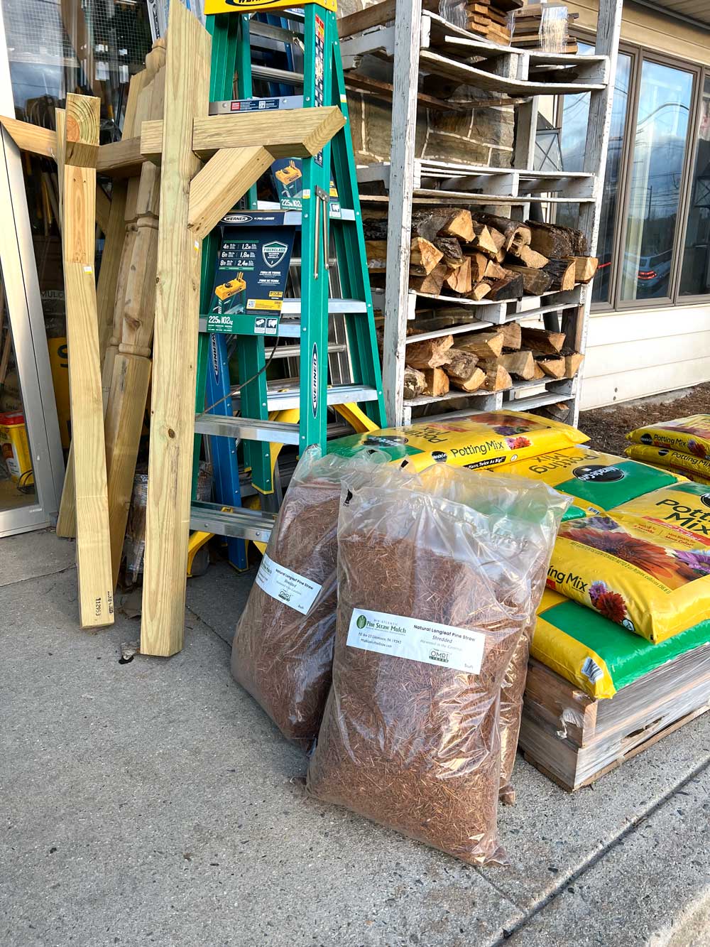 Maxwell's Hardware Shredded Pine Straw Mulch Bag